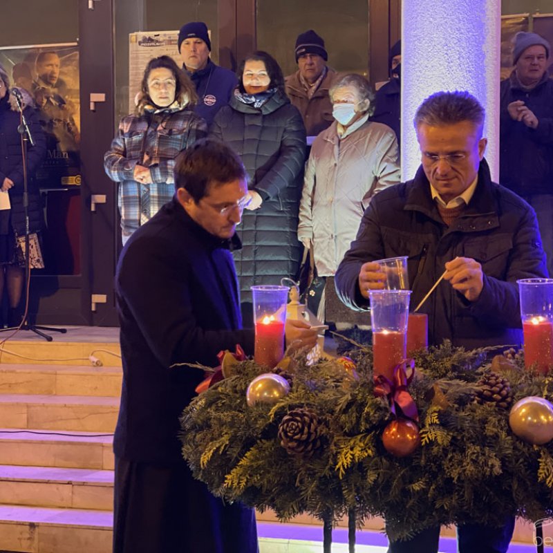 Fellobbant a szeretet lángja 49